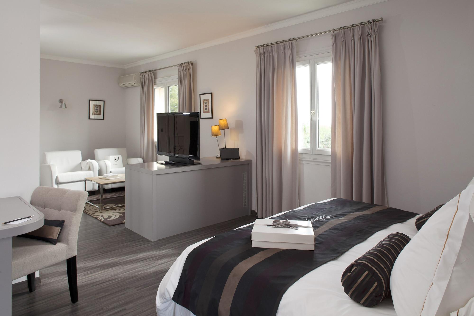 Hotel Le Vallon De Valrugues & 5*