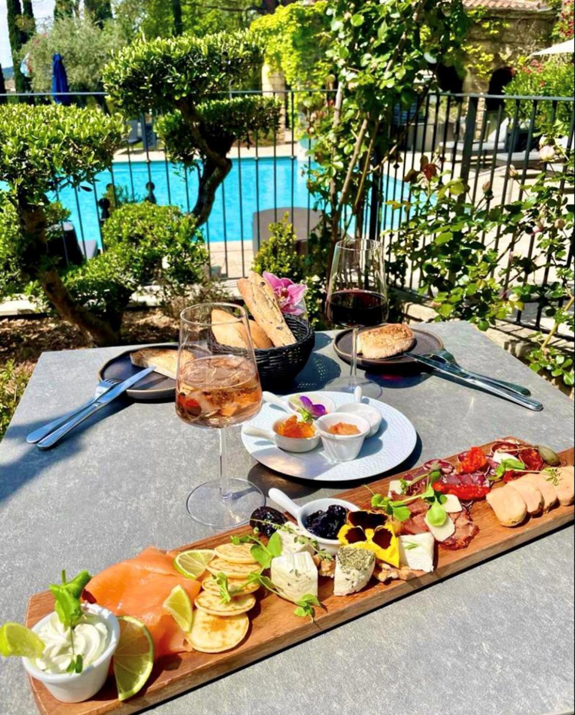 Hotel Le Vallon De Valrugues & 5*