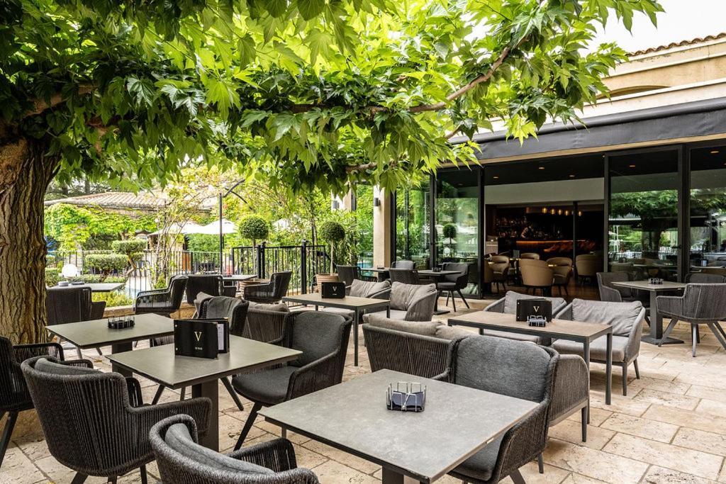 Le Vallon De Valrugues & Hotel Saint-Remy-de-Provence